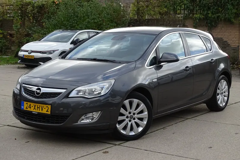 Opel Astra (2012)