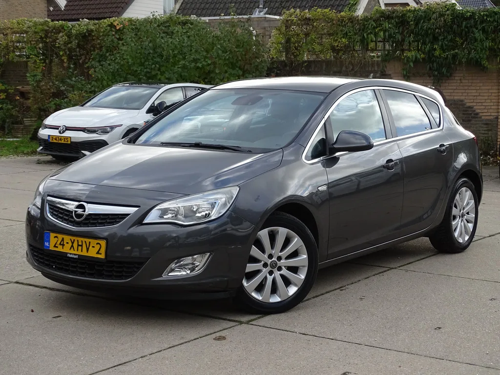 Opel Astra (2012) — foto 1