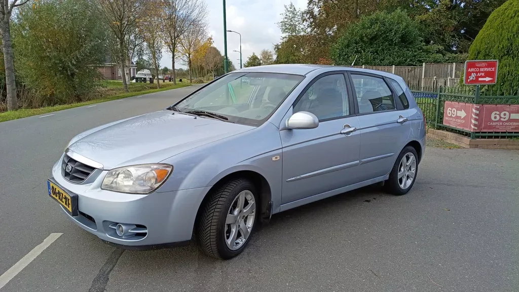 Kia Cerato (2005) — foto 1