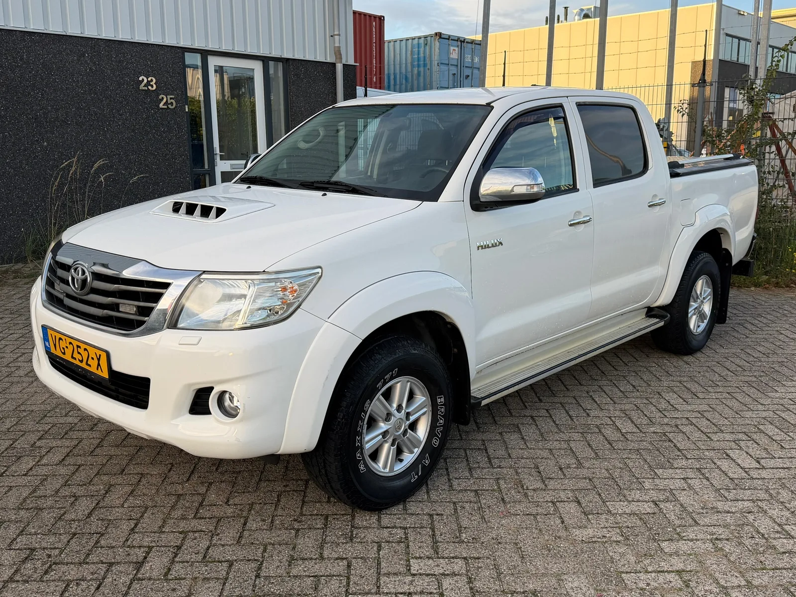 Toyota Hilux (2014) — foto 1