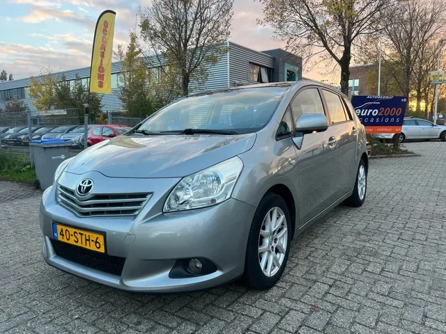 Toyota Verso (2011) — foto 1