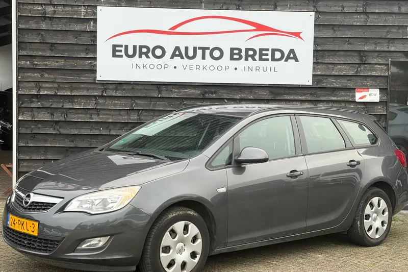 Opel Astra (2011)