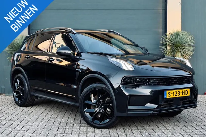 Lynk & Co 01 (2023)