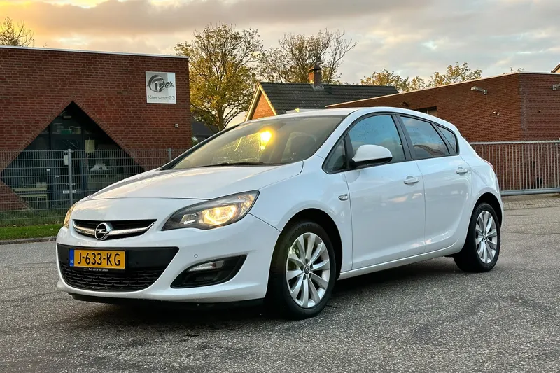 Opel Astra (2012)