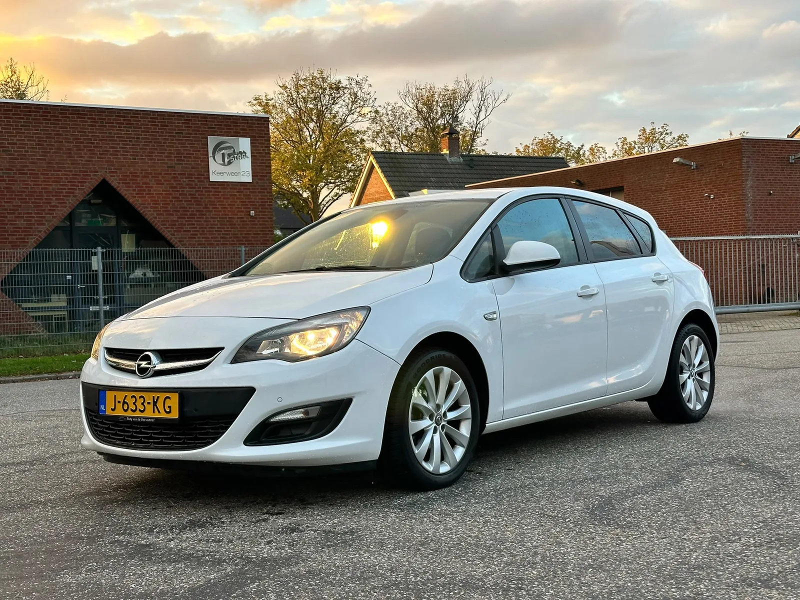 Opel Astra (2012) — foto 1