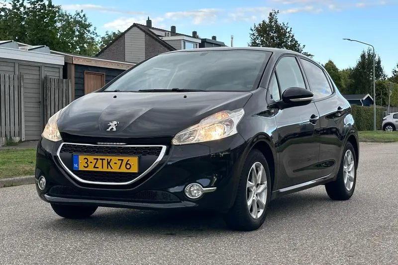 Peugeot 208 (2015)