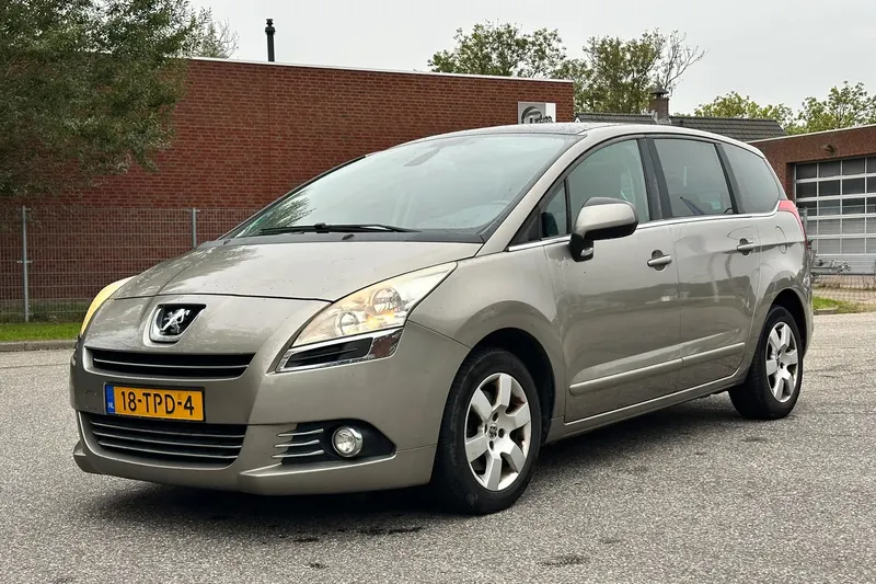 Peugeot 5008 (2012)