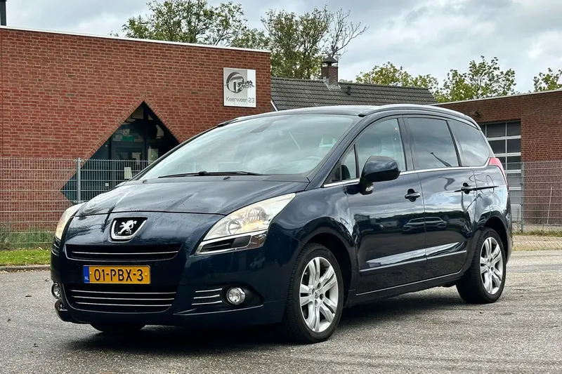 Peugeot 5008 (2011)