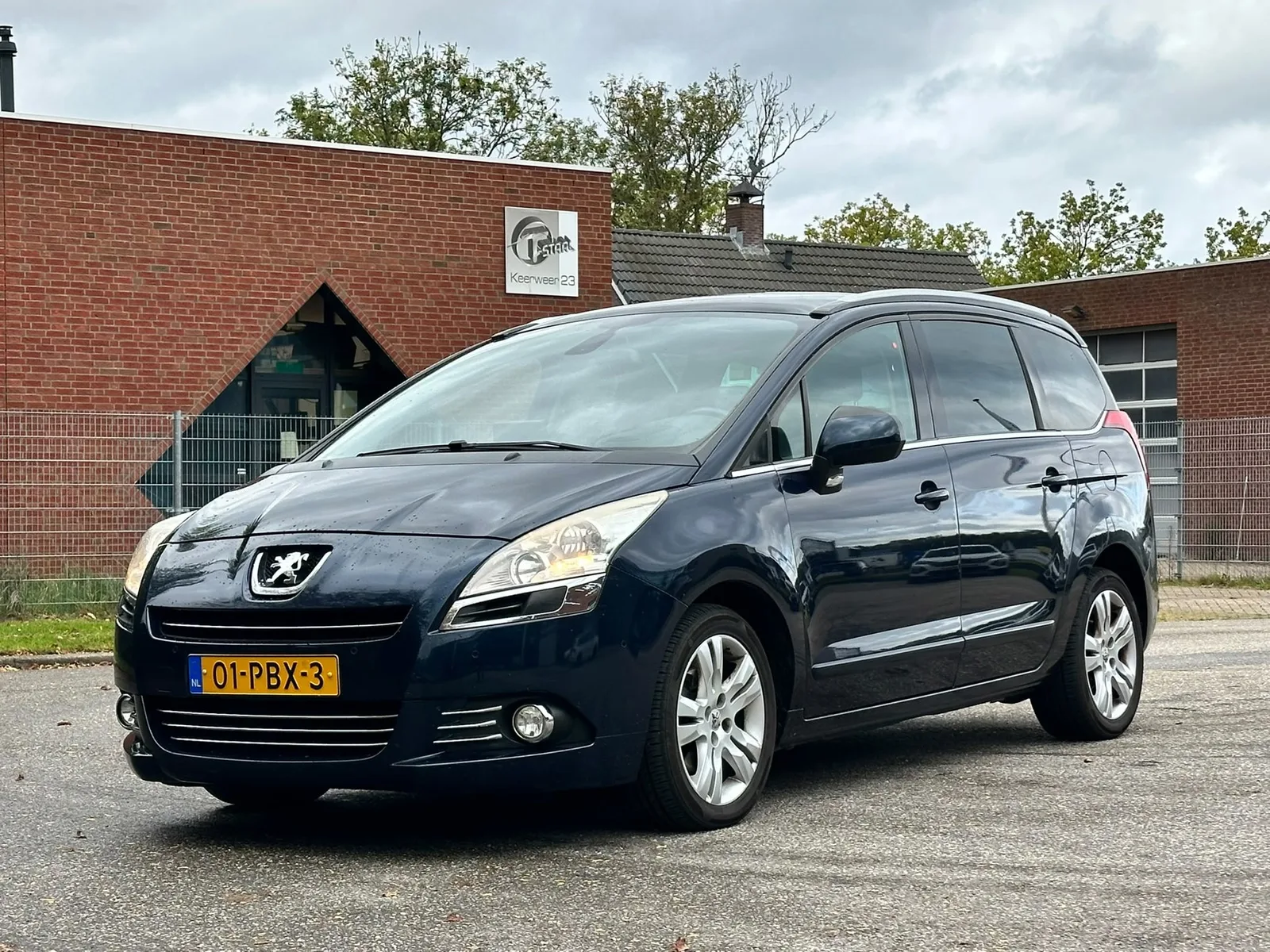 Peugeot 5008 (2011) — foto 1