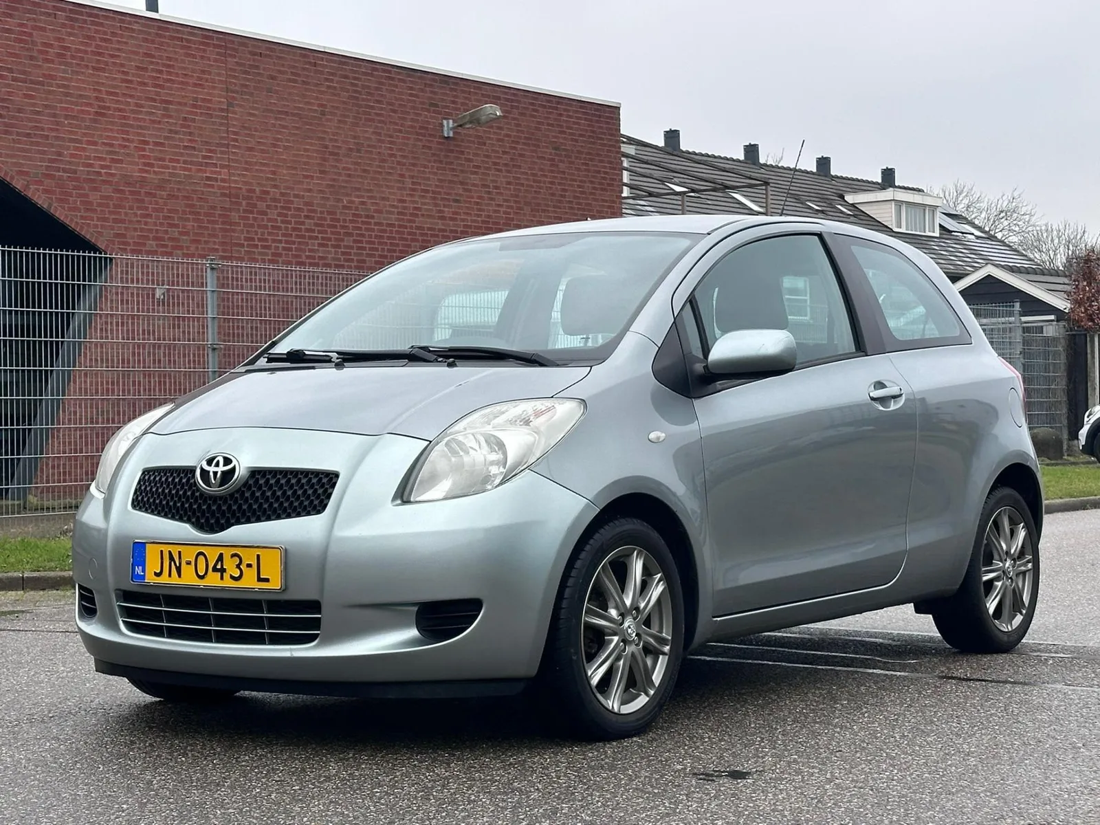 Toyota Yaris (2006) — foto 1