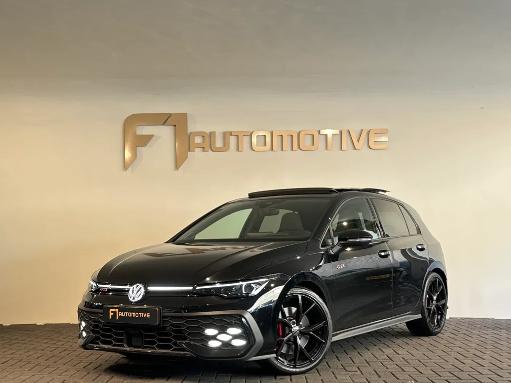 Volkswagen Golf (2024) — foto 1