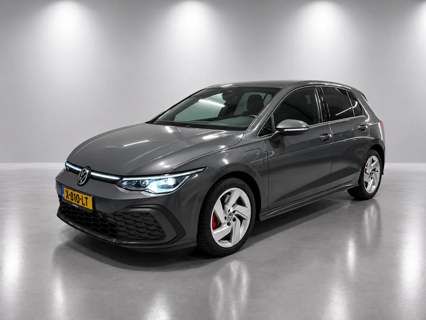 Volkswagen Golf (2021) — foto 1