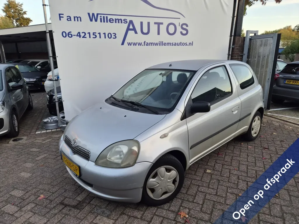 Toyota Yaris (2001) — foto 1