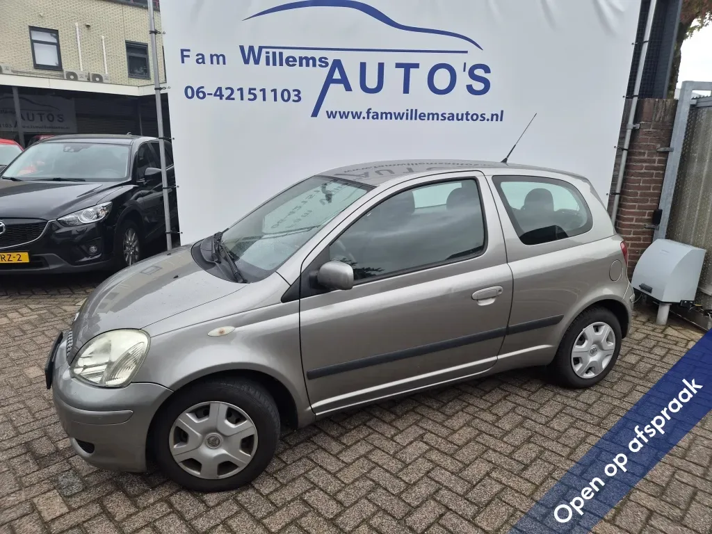 Toyota Yaris (2004) — foto 1