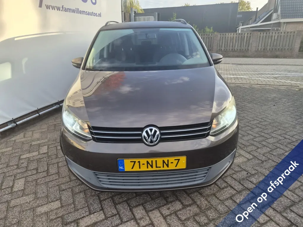 Volkswagen Touran (2010) — foto 1