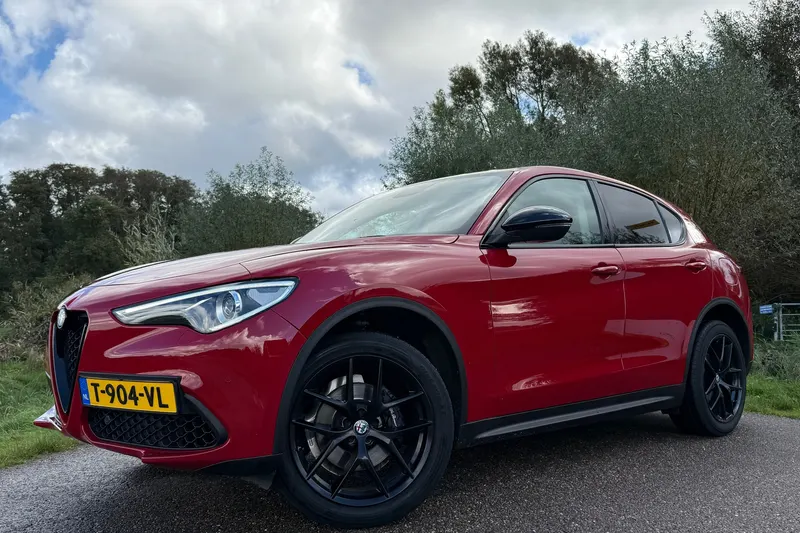 Alfa Romeo Stelvio (2017)