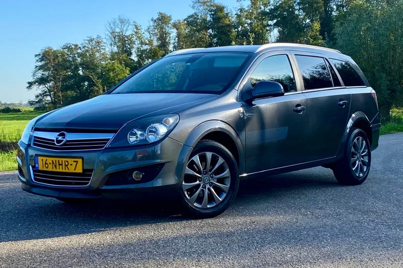 Opel Astra (2010)