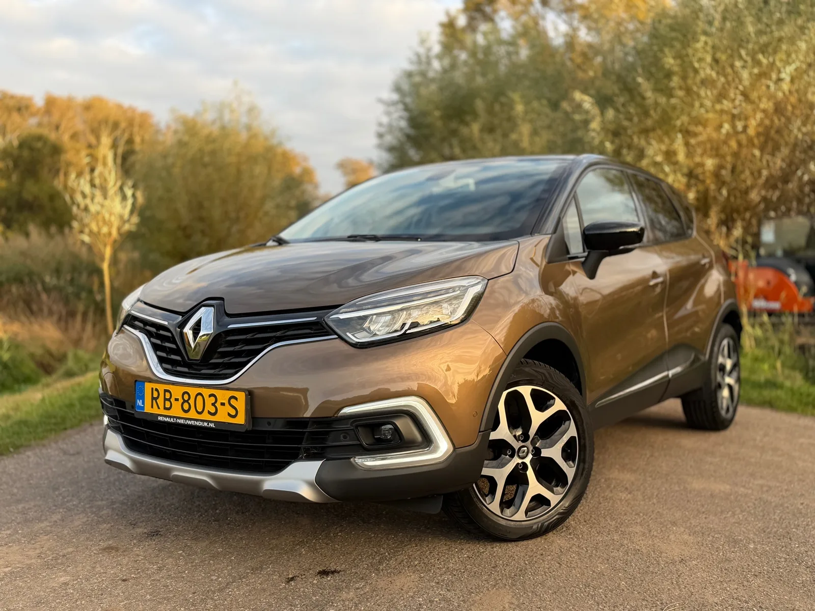Renault Captur (2017) — foto 1