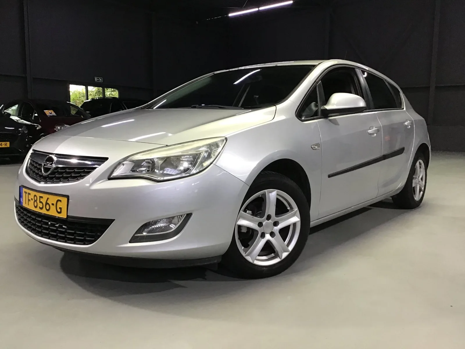 Opel Astra (2011) — foto 1