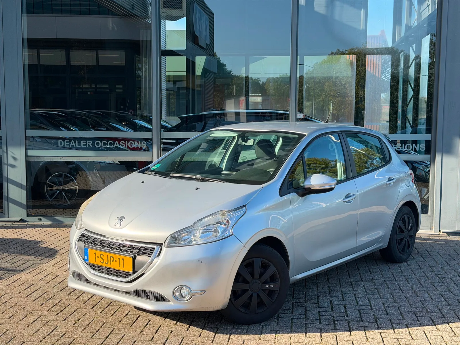Peugeot 208 (2013) — foto 1