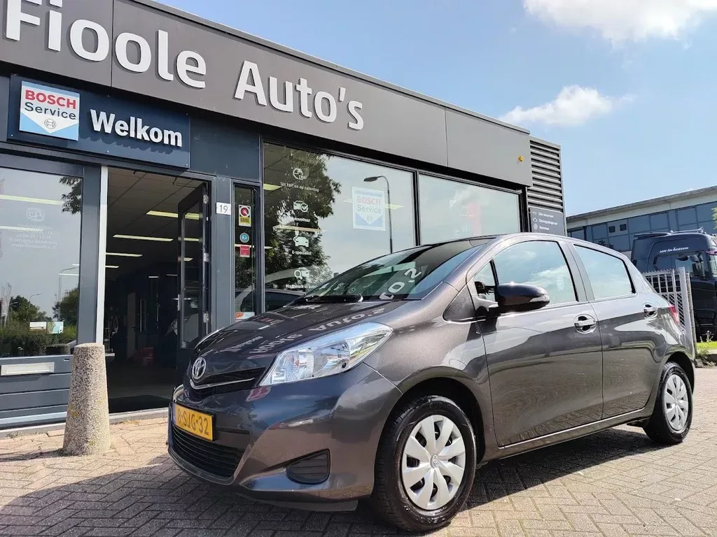 Toyota Yaris (2013) — foto 1