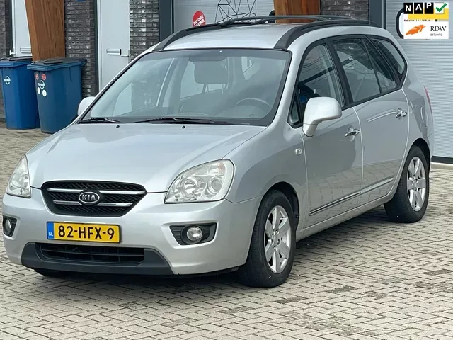 Kia Carens (2008) — foto 1