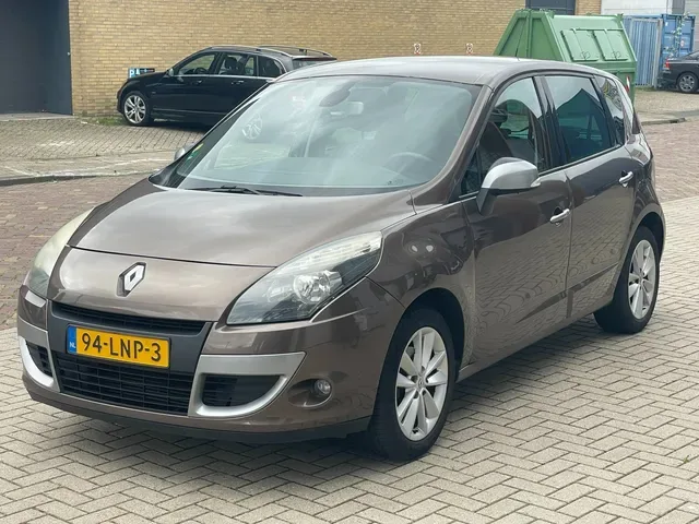 Renault Scénic (2010) — foto 1
