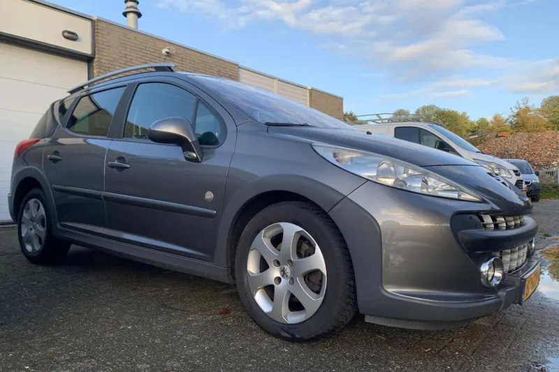 Peugeot 207 (2008)