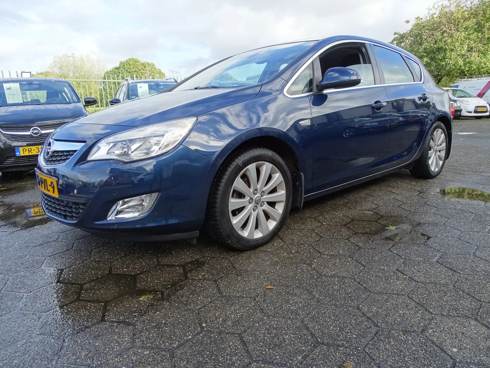 Opel Astra (2011) — foto 1