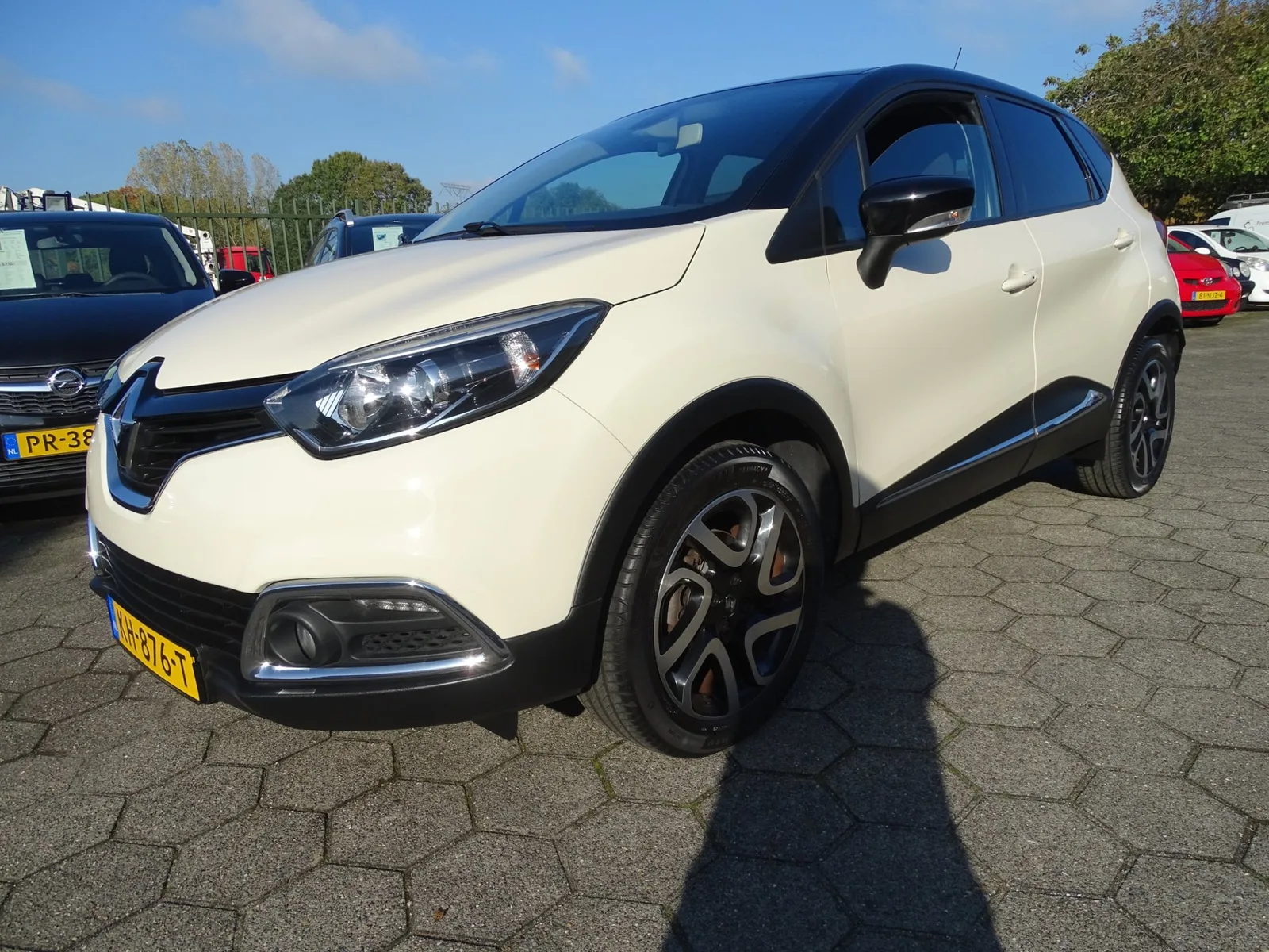 Renault Captur (2016) — foto 1