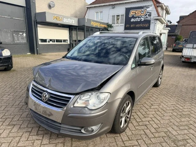 Volkswagen Touran (2010) — foto 1