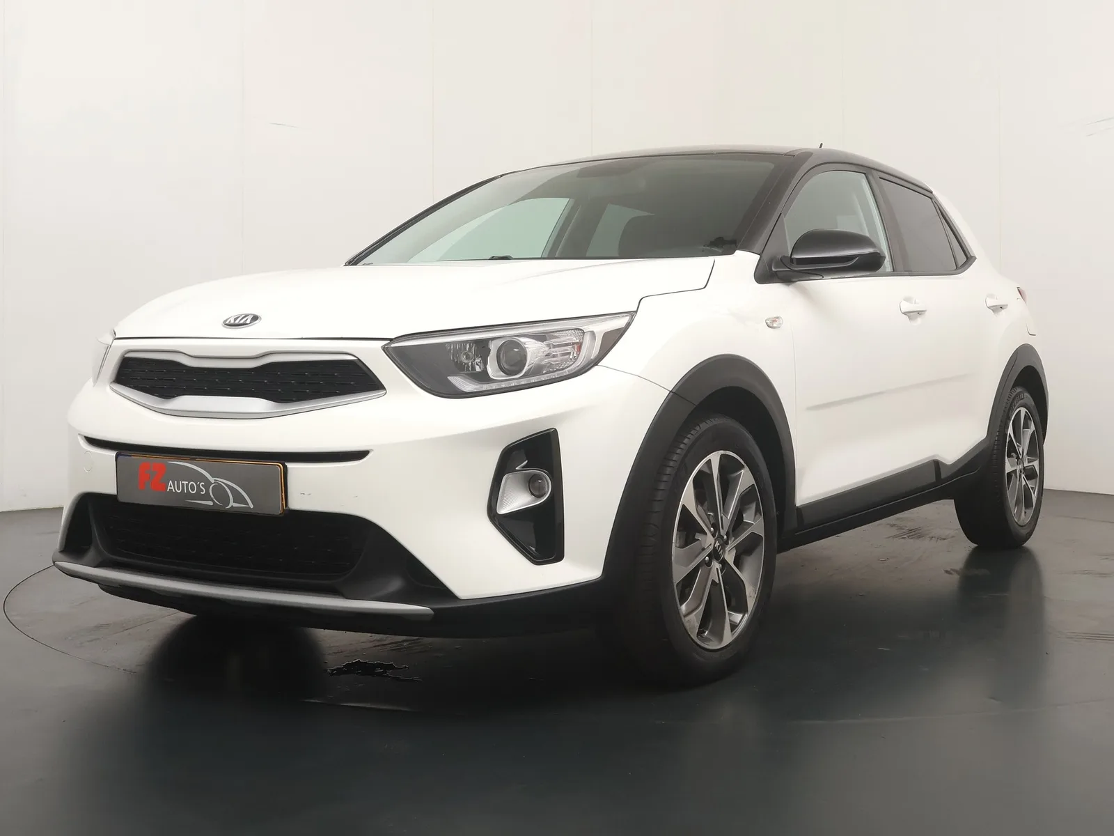 Kia Stonic (2018) — foto 1