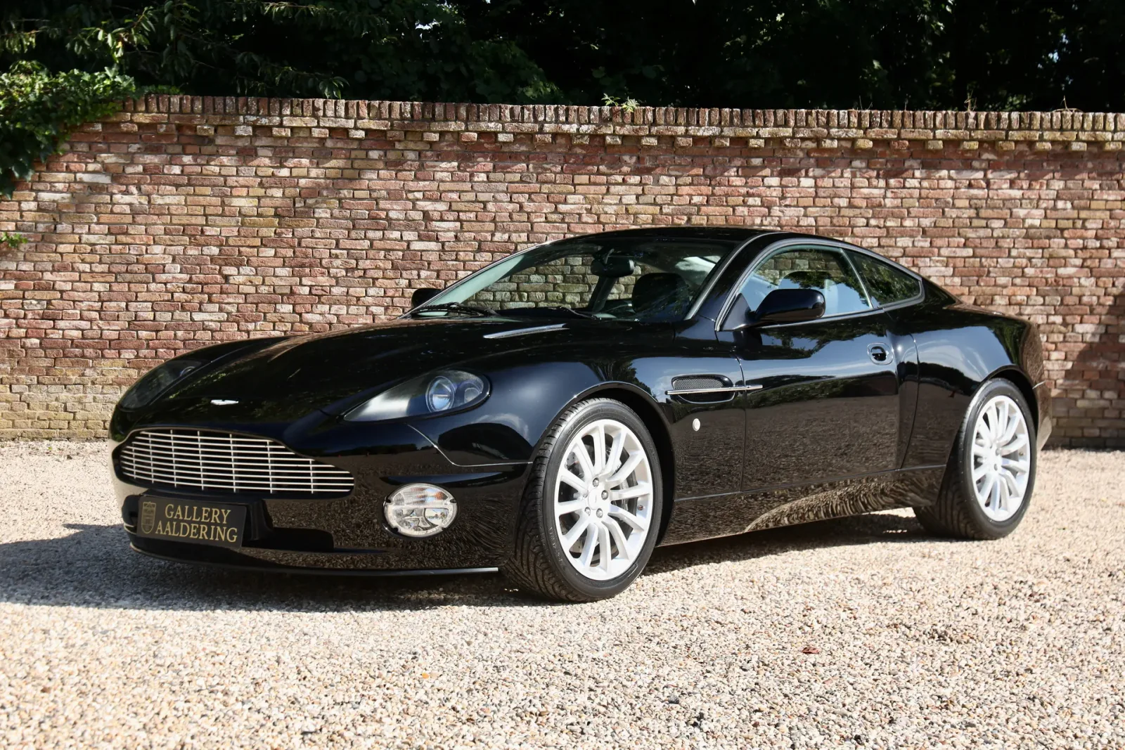 Aston Martin V12 Vanquish (2002) — foto 1