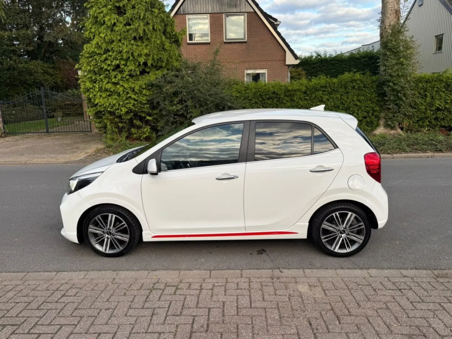Kia Picanto (2018) — foto 1