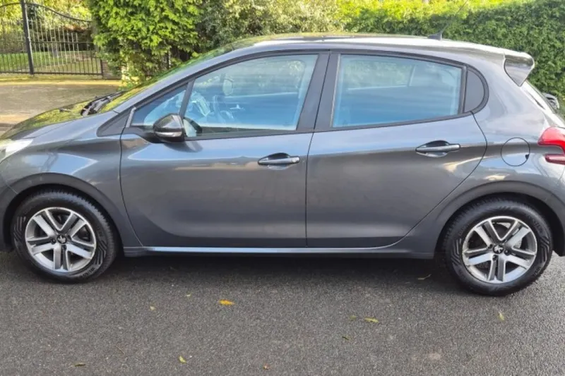 Peugeot 208 (2017)