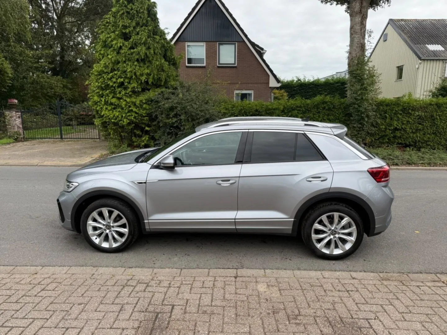 Volkswagen T-Roc (2025) — foto 1