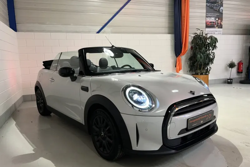 MINI Cabrio (2021)