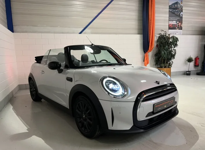 MINI Cabrio (2021) — foto 1