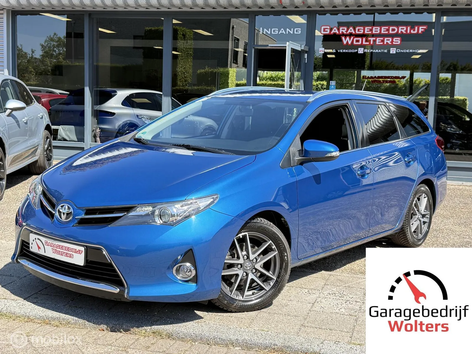 Toyota Auris (2015) — foto 1