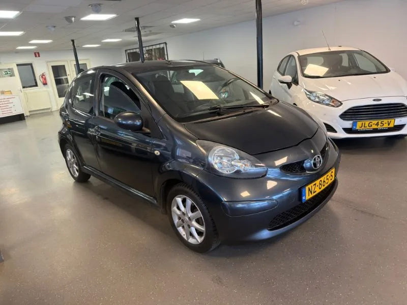 Toyota Aygo (2006) — foto 1