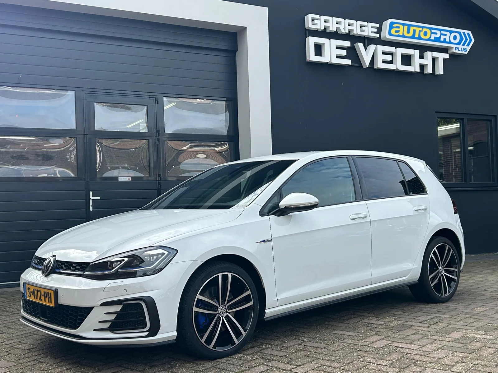 Volkswagen Golf (2020) — foto 1