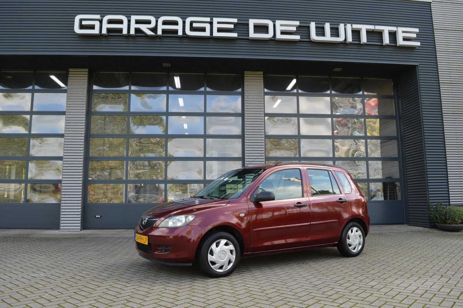 Mazda 2 (2004) — foto 1
