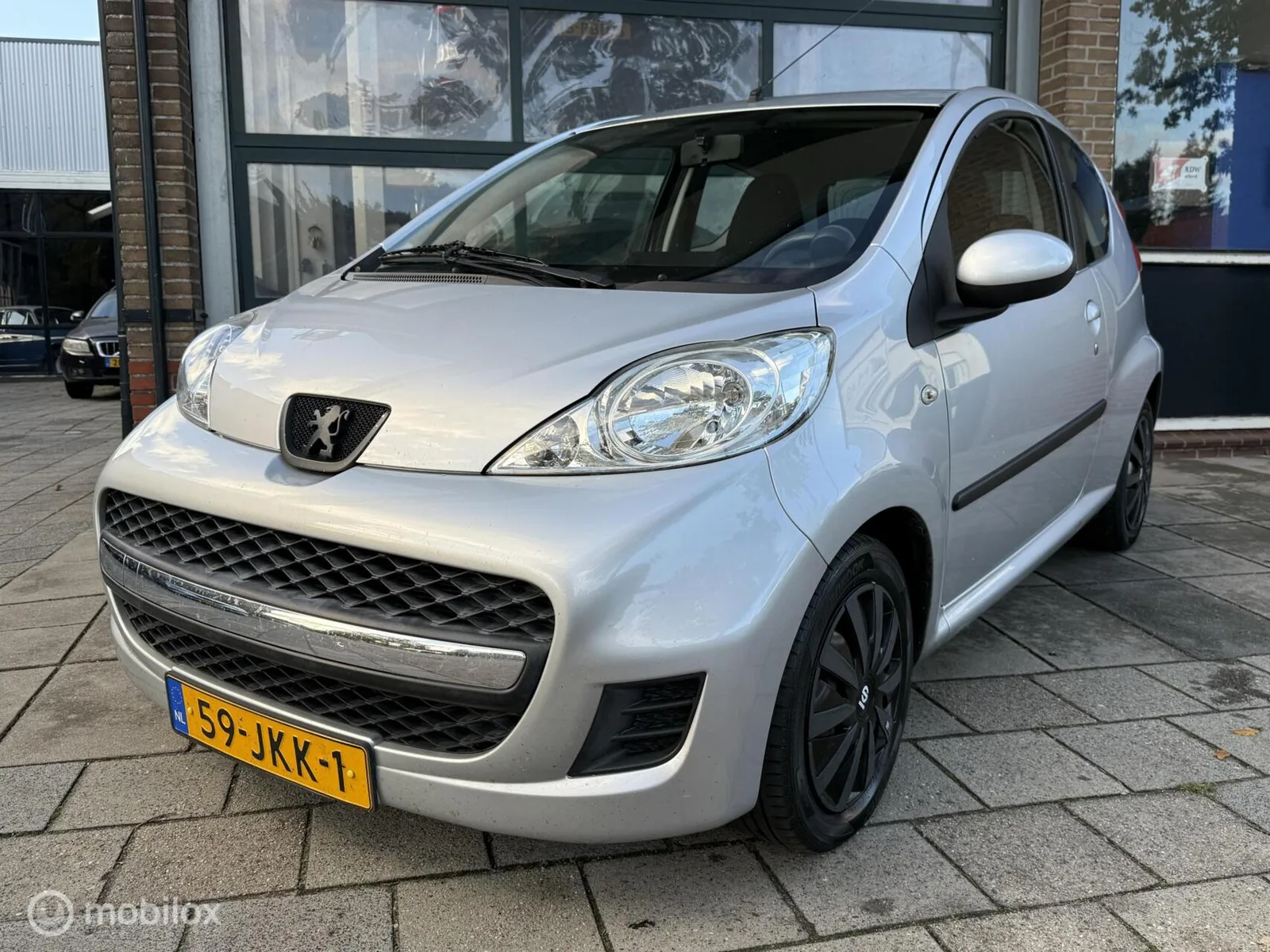 Peugeot 107 (2009) — foto 1
