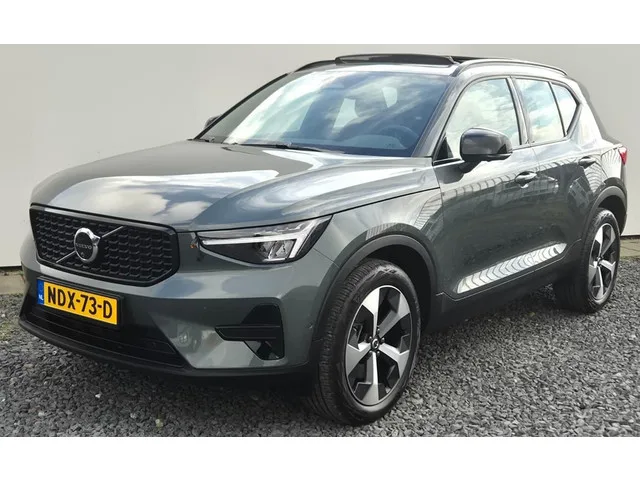 Volvo XC40 (2026) — foto 1