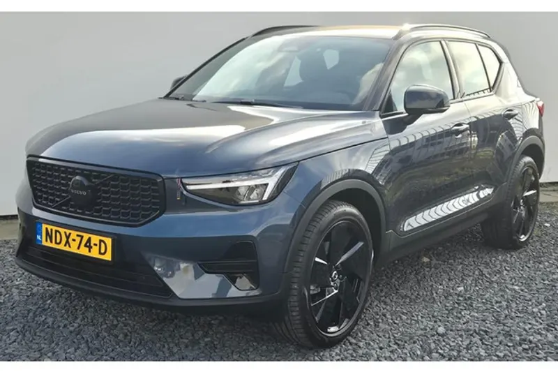 Volvo XC40 (2025)