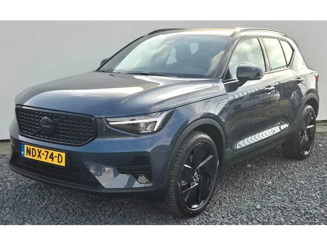 Volvo XC40 (2025) — foto 1