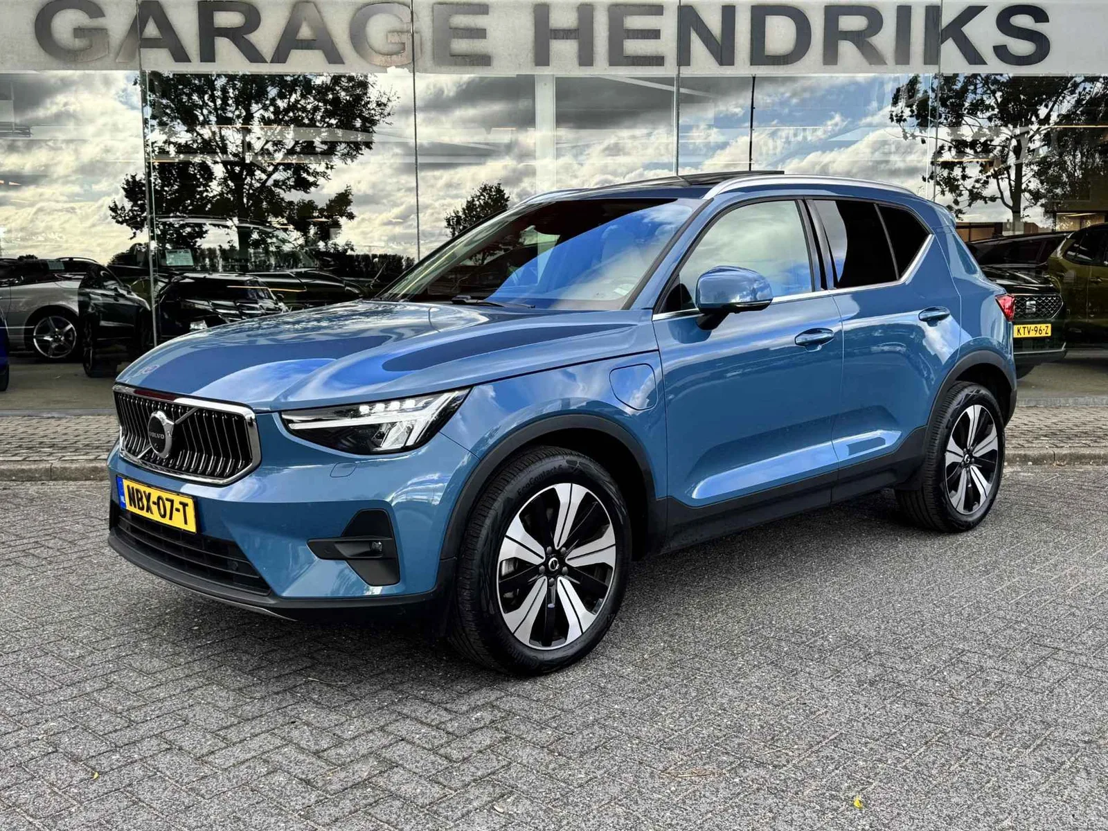Volvo XC40 (2023) — foto 1