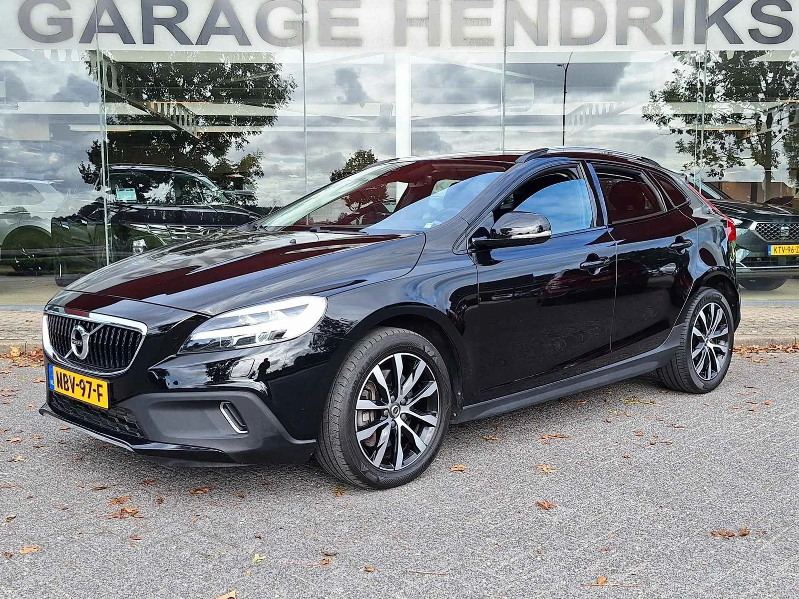 Volvo V40 Cross Country (2019) — foto 1