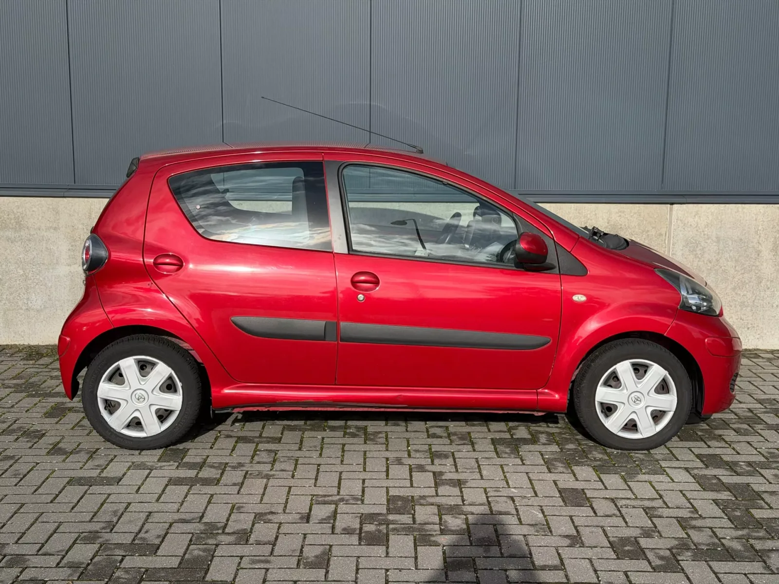 Toyota Aygo (2011) — foto 1