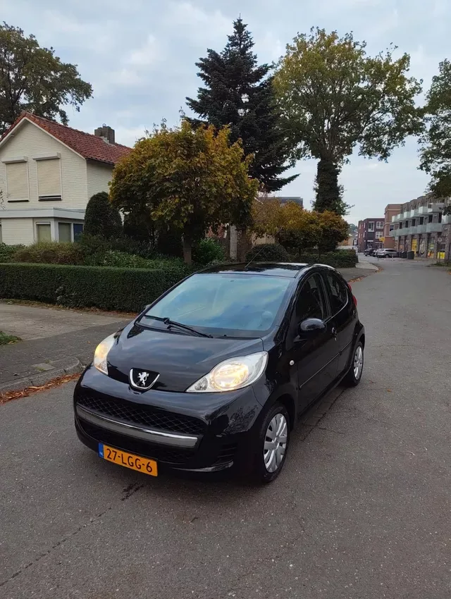 Peugeot 107 (2010) — foto 1